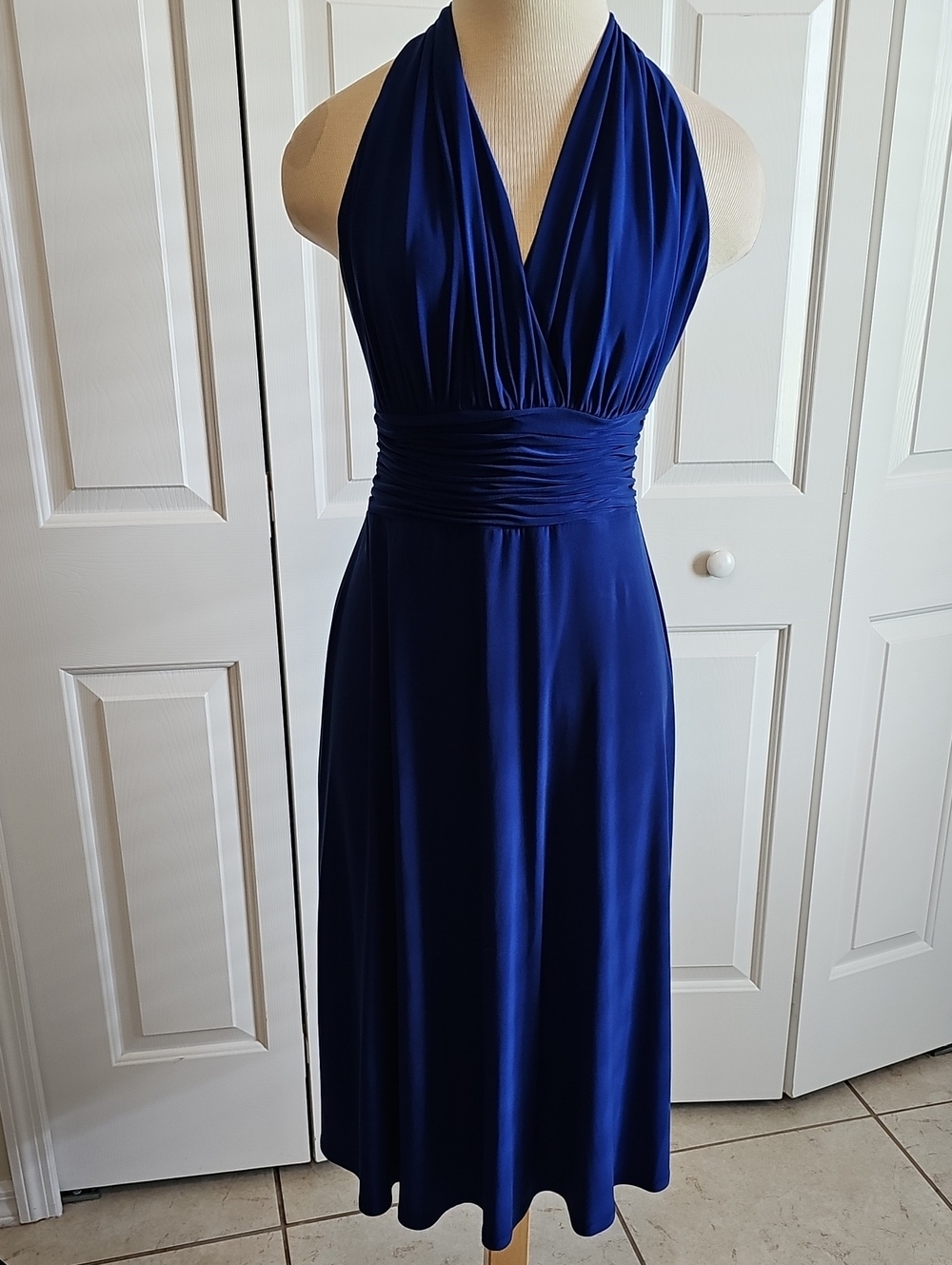 Evan Picone Deep Cobalt Blue Halter Midi Dress Size 6. Flattering Style Lovely